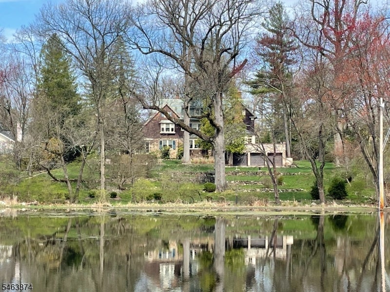 105 Rensselaer Rd