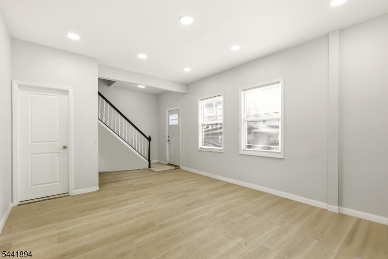 44 Fabyan Pl