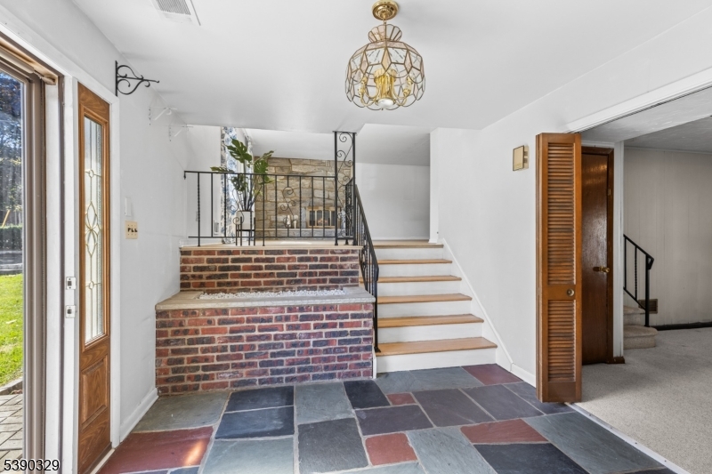 294 Mountain Ave
