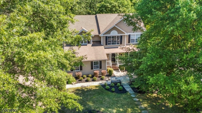 18 Country Meadows Ln