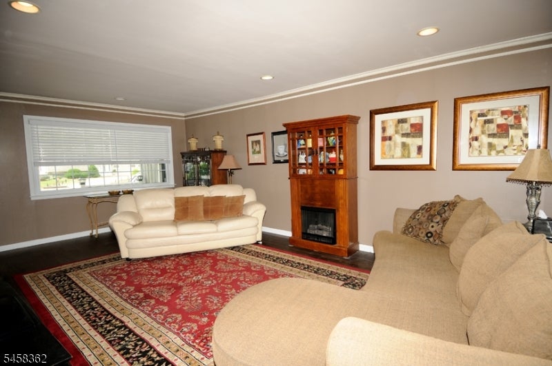 389 Meisel Ave