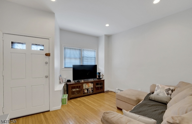106 Broughton Ave