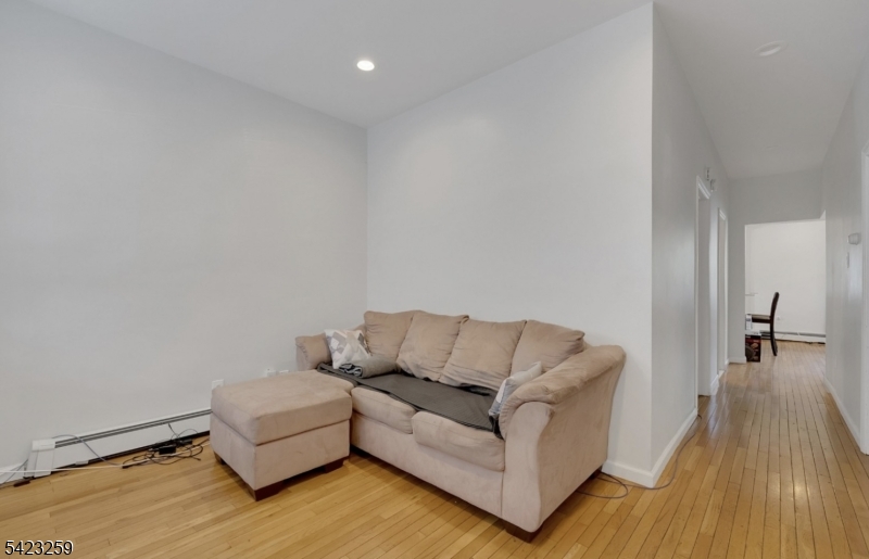 106 Broughton Ave
