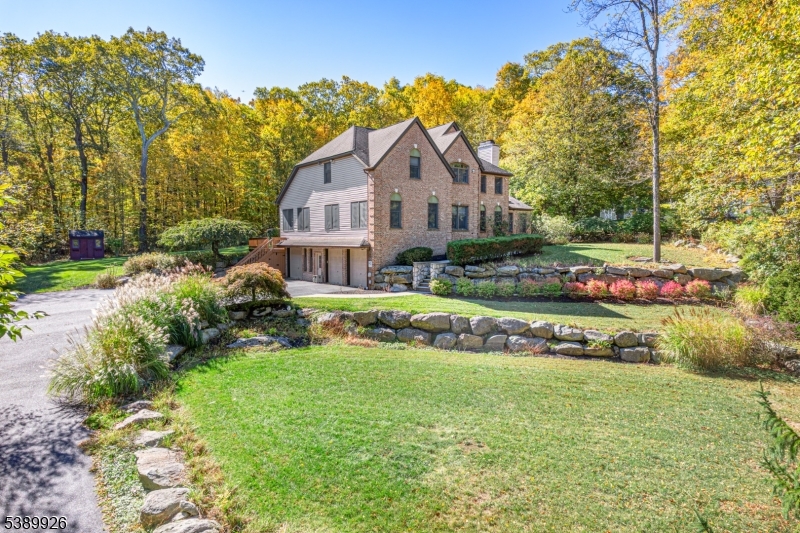 7 Stonehedge Dr