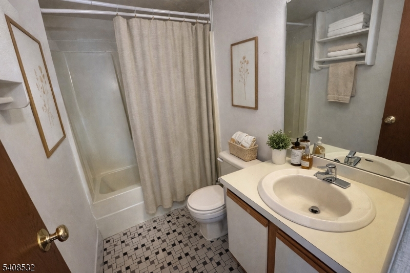 19 Plauderville Ave 101