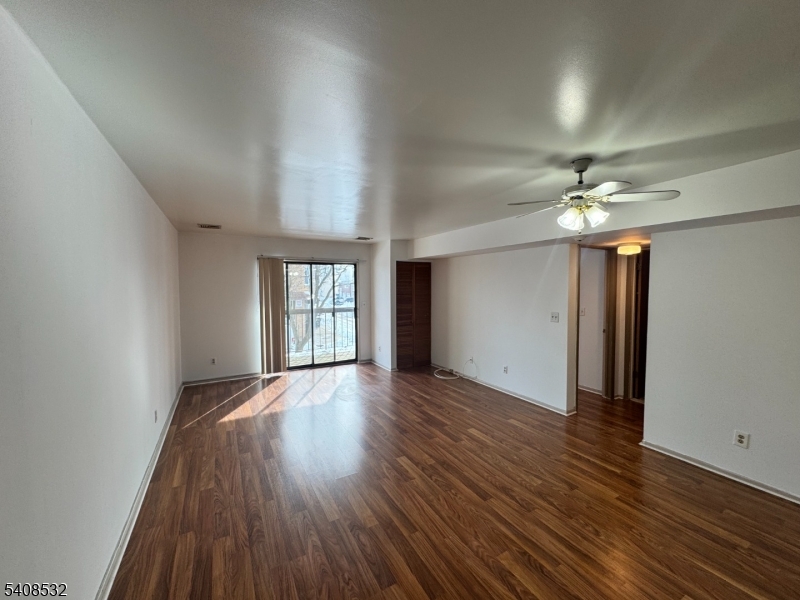 19 Plauderville Ave 101