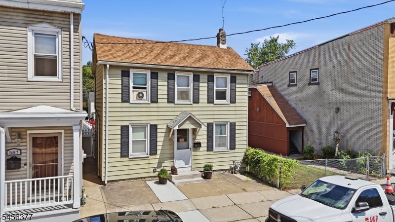 589 S Main St