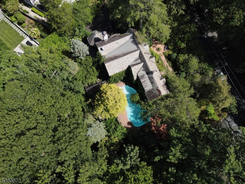 33 Hawthorne Rd