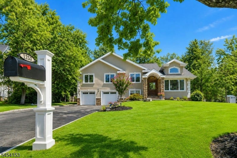 1253 Maple Hill Rd