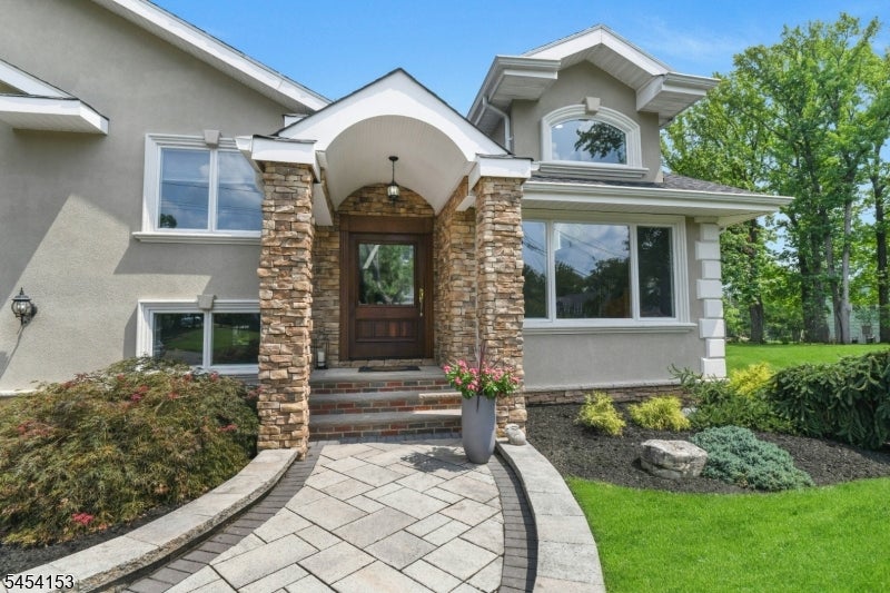 1253 Maple Hill Rd