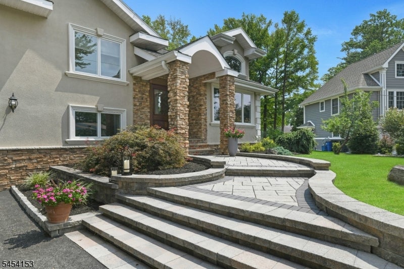 1253 Maple Hill Rd