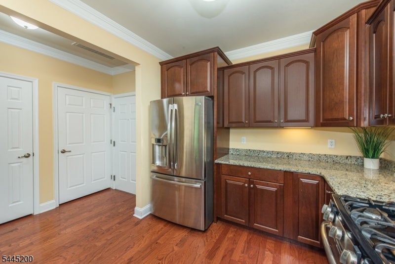 1305 Hale Dr 305