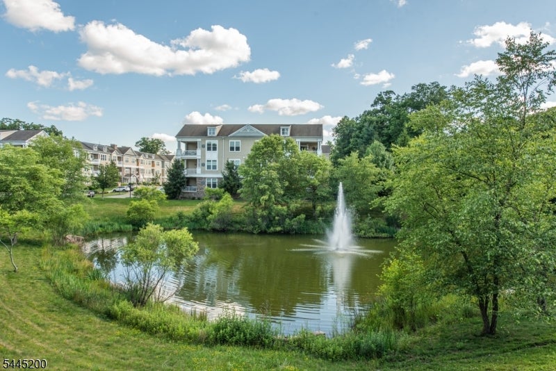 1305 Hale Dr 305