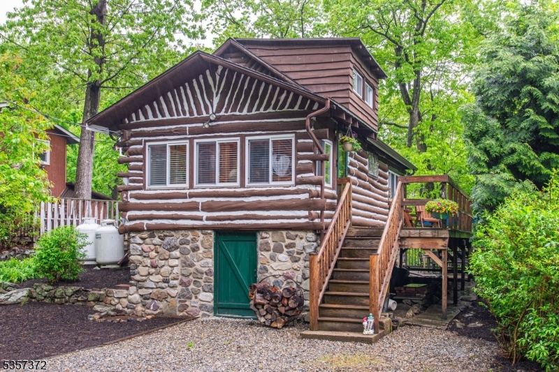 51 Dogwood Ln