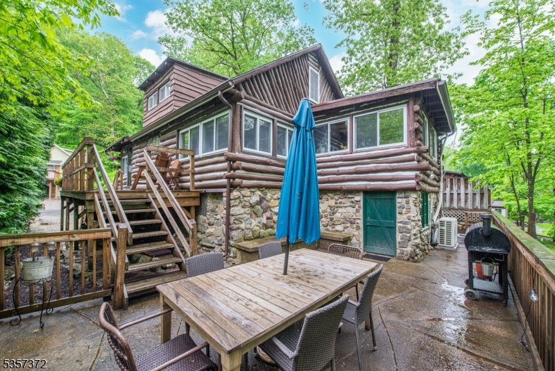 51 Dogwood Ln