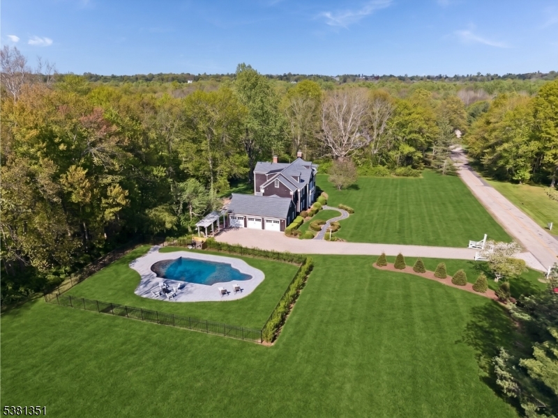 1 White Deer Ln