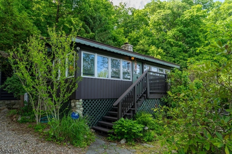 2215 Lakeside Dr