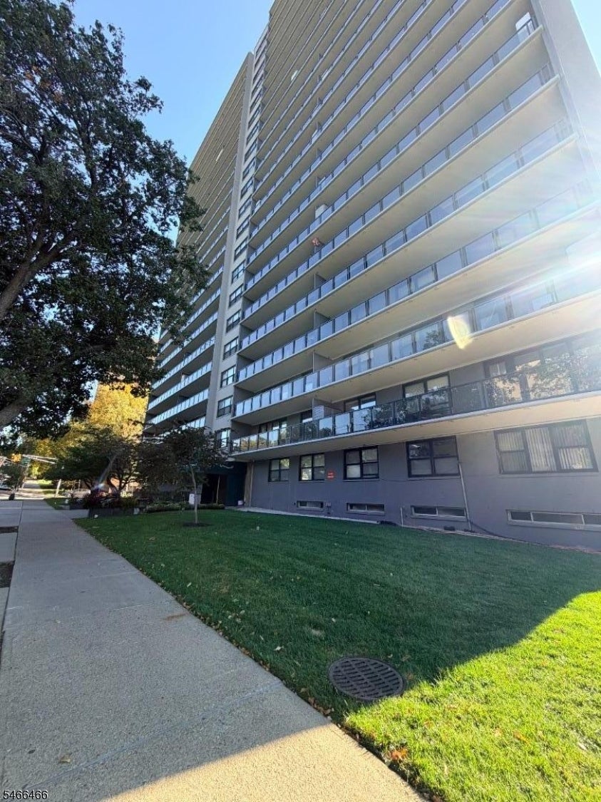 285 Aycrigg Ave F
