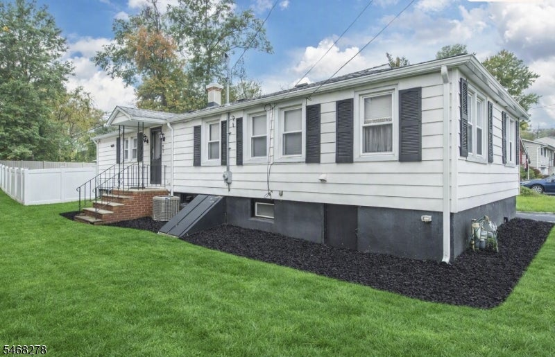 33 Mountain Ave