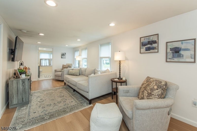 33 Mountain Ave