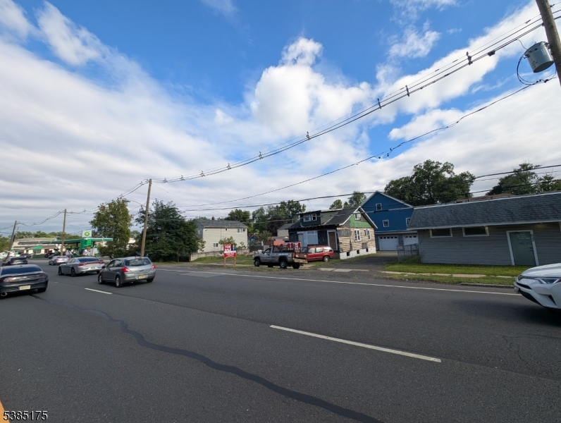 628 Route 22 East