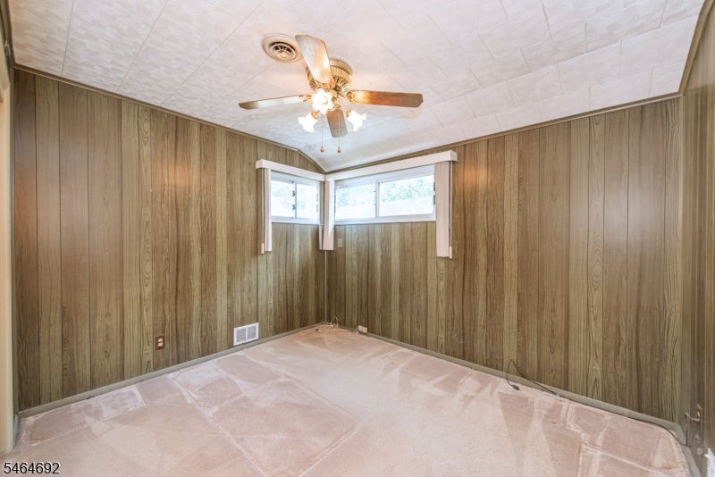 15-15 Jordan Rd