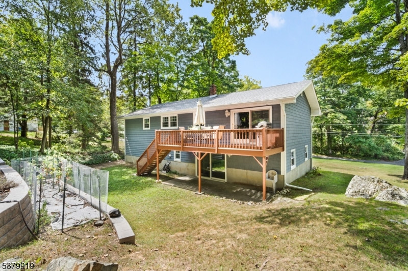 53 Sunset Lake Rd