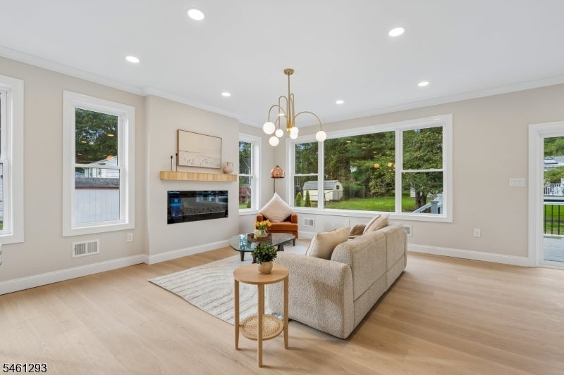 16 Alcott Dr
