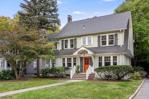 Photo of 35 Watchung Ave, Montclair, NJ 07043 (MLS # 3995835)