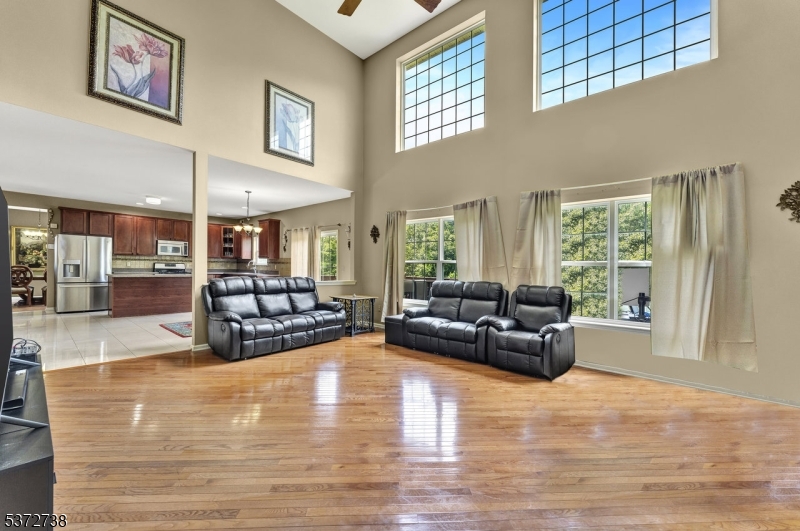692 Skyline Dr