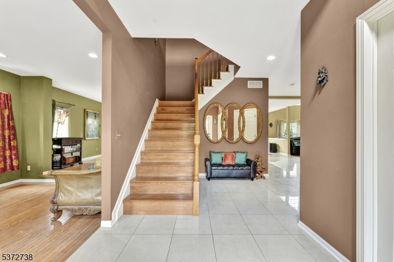 692 Skyline Dr