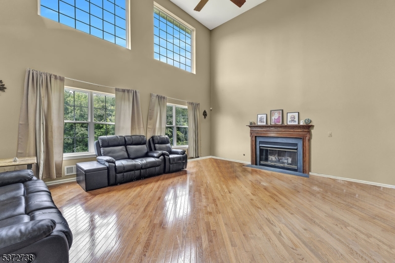 692 Skyline Dr