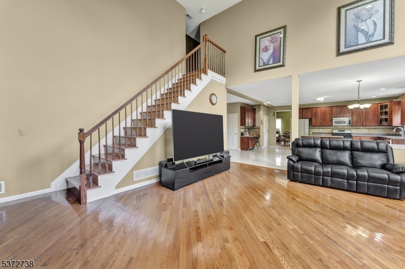 692 Skyline Dr
