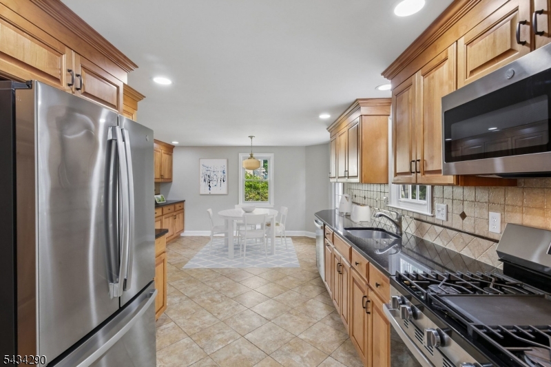 Homes for Sale in Northern NJ | ThisIsRiverEdge.com 39 Shadylawn Dr