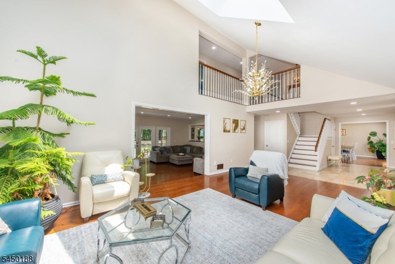 11 Vista Dr