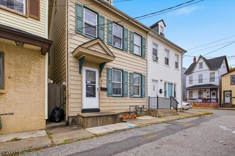 38 Fox St