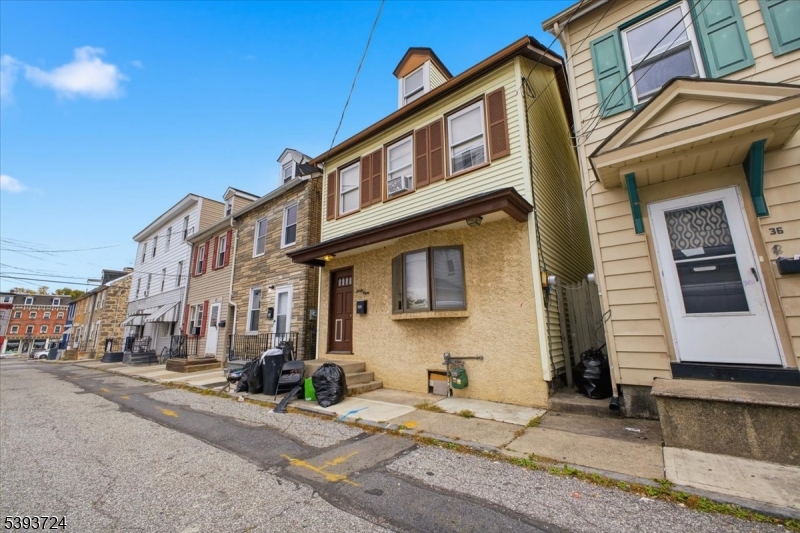 38 Fox St