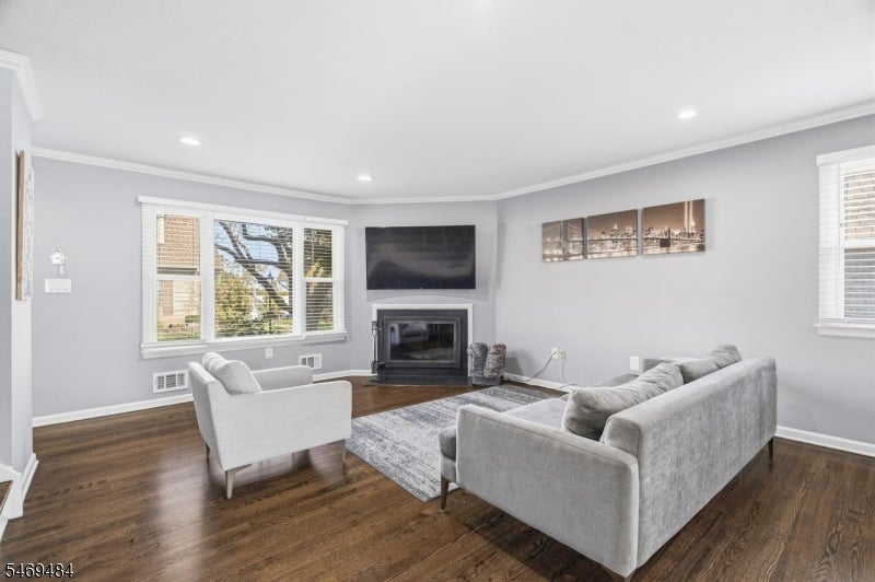 575 Grove F-1