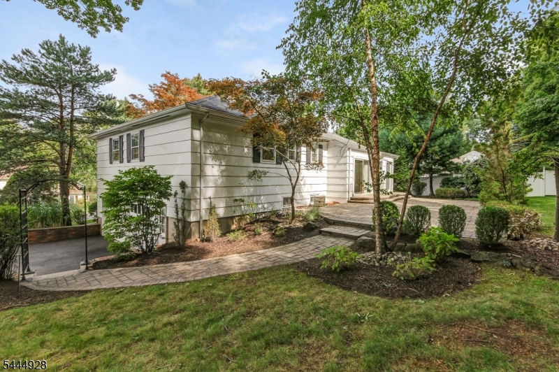 62 Candlewood Dr