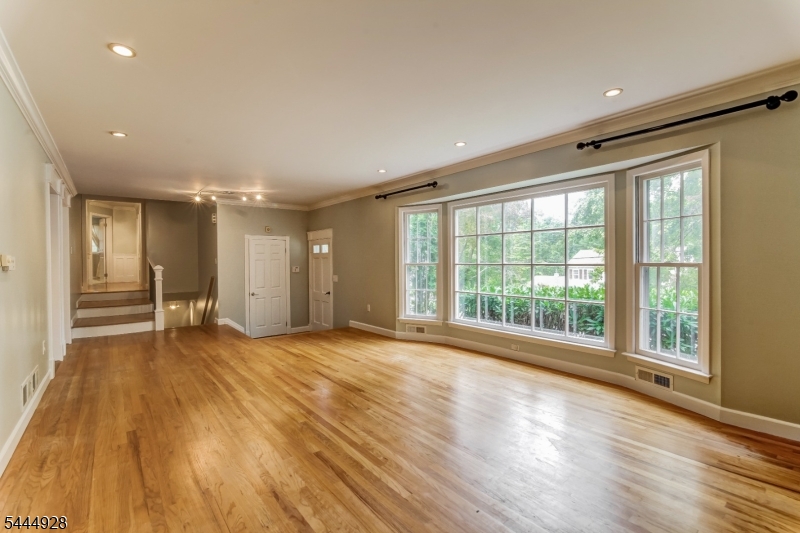 62 Candlewood Dr