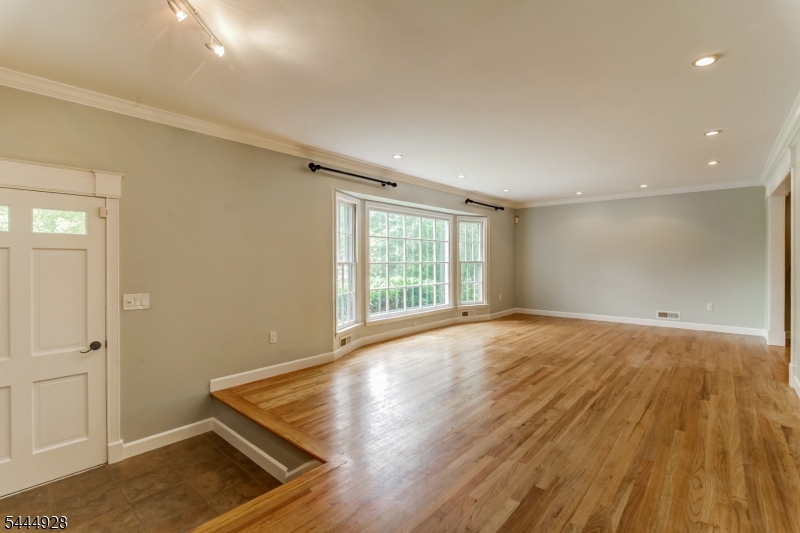 62 Candlewood Dr