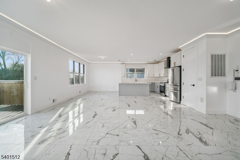19 Mountain Ave