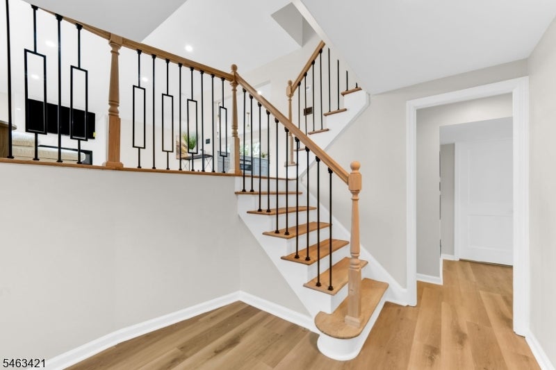 33 Woodhull Ave