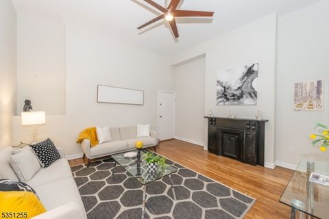 211 14Th St 1R Hoboken City NJ 07030