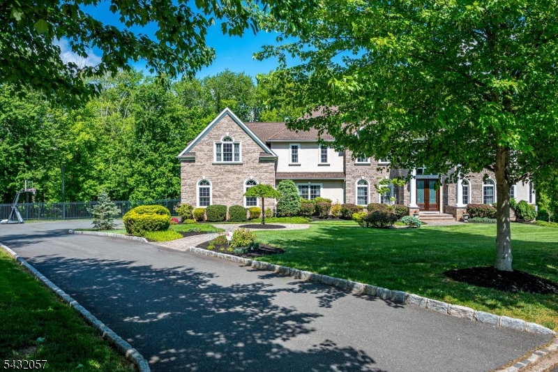 7 Alton Way
