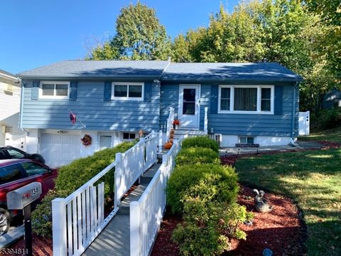 Photo of 138 Meriline Ave, Woodland Park, NJ 07424 (MLS # 3995760)