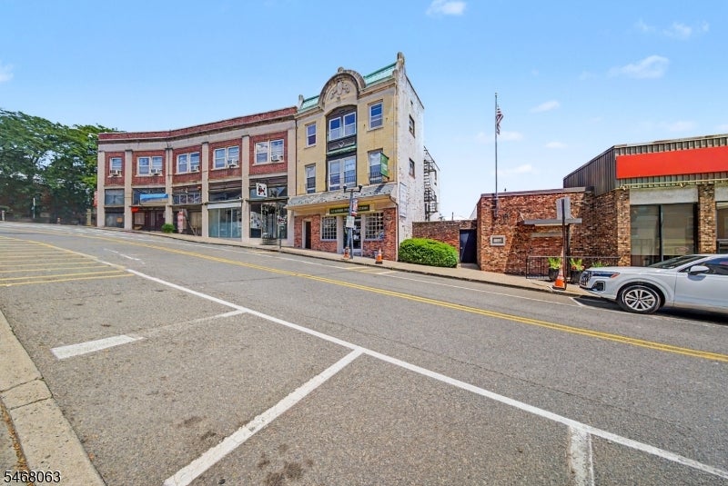 409 Main St 2F