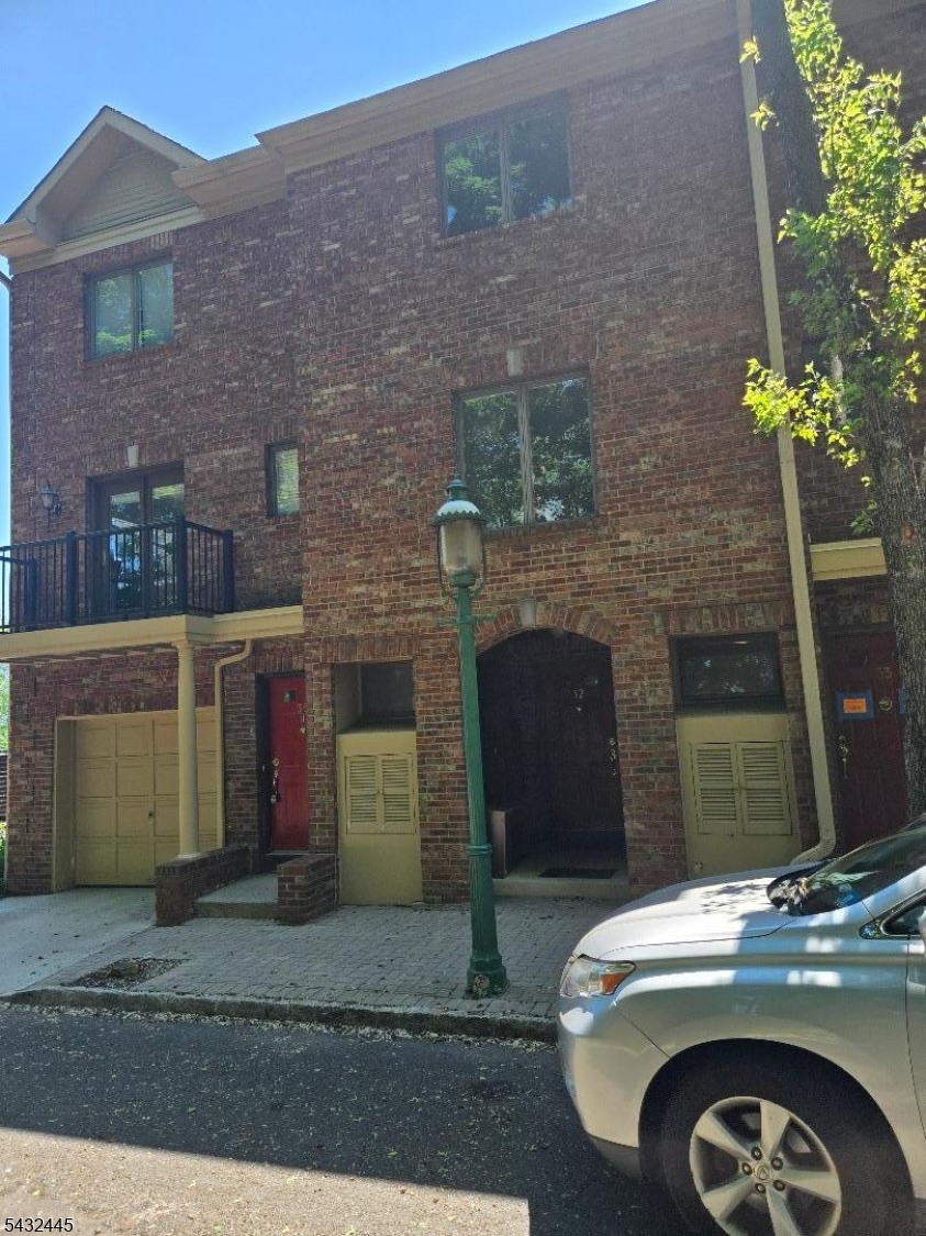 34 Mews Ln