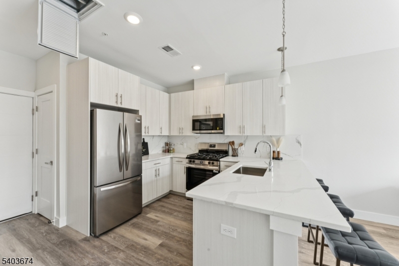 140 W Webster Ave 107