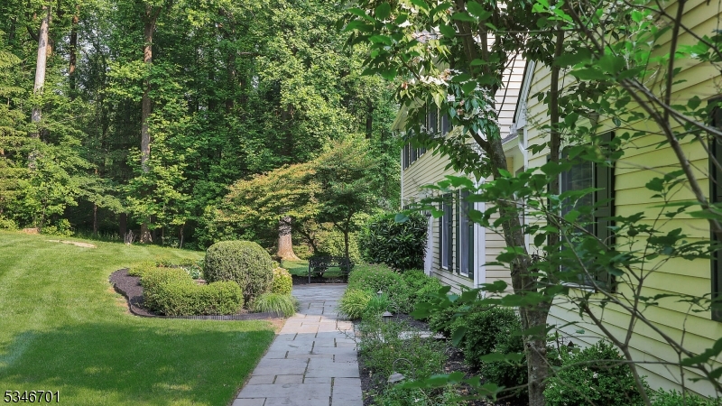 108 Crest Dr